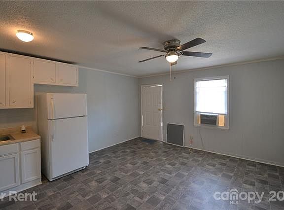 4th image of 1009 Plymouth St