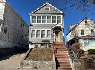 612 College Pl Floor 2, College Pt, NY 11356