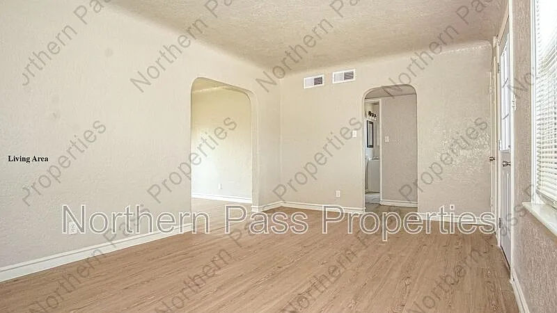 2 bed, 1.0 bath, 947 sqft, $1,225 — Photo 4