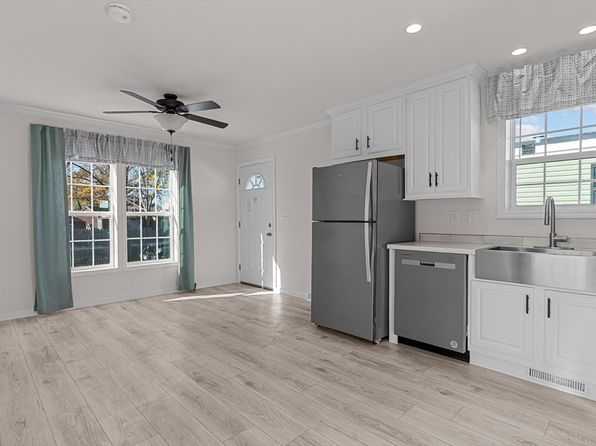 548 Kenyon Ave #25, Attleboro, MA 02703