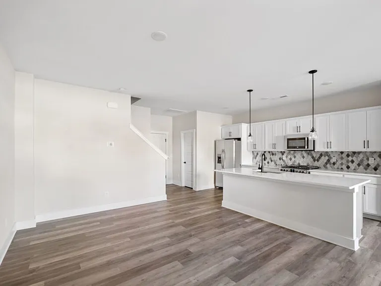 650 Melville Dr — Photo 7