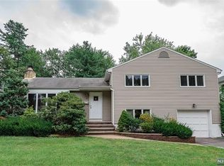 18 Garwood Rd, Fair Lawn, NJ 07410