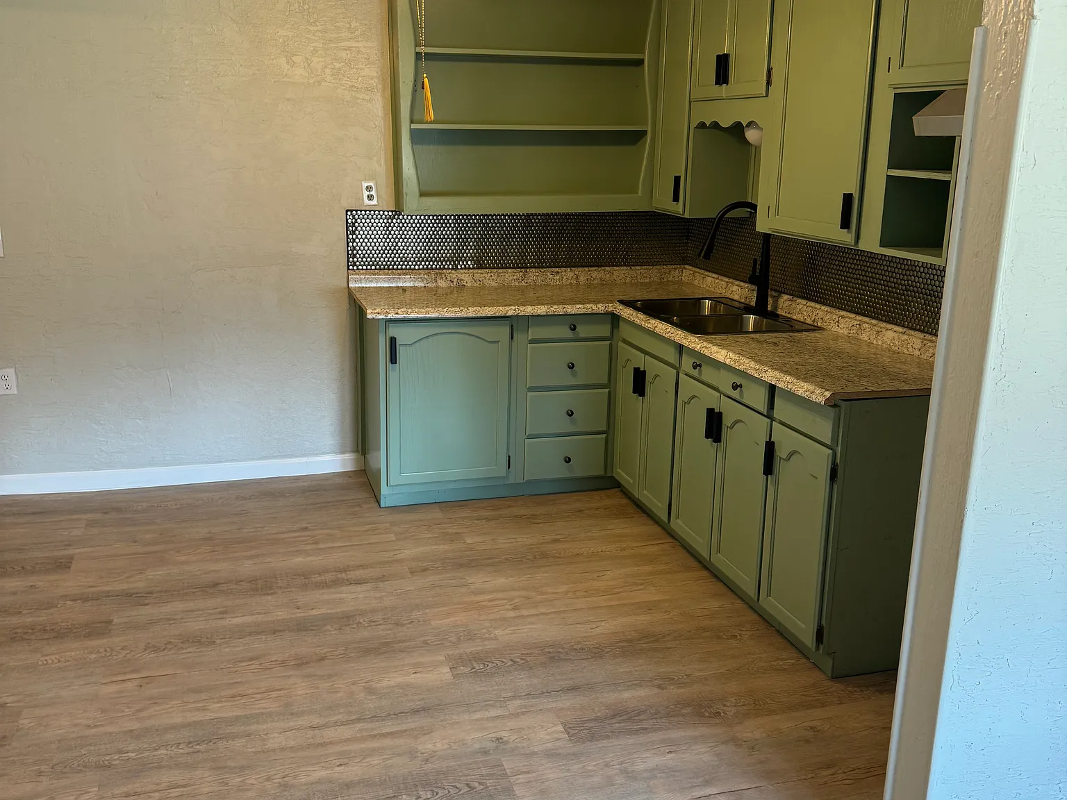 4 bed, 1500 sqft, $1,695 — Photo 2