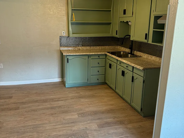 5324 S Agnew Ave — Photo 2