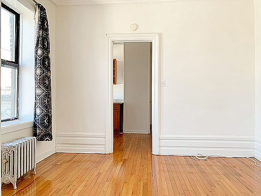 2nd image of 314 Bedford Ave APT E6