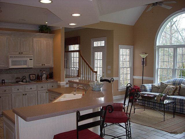 1st image of 806 Paddington Dr