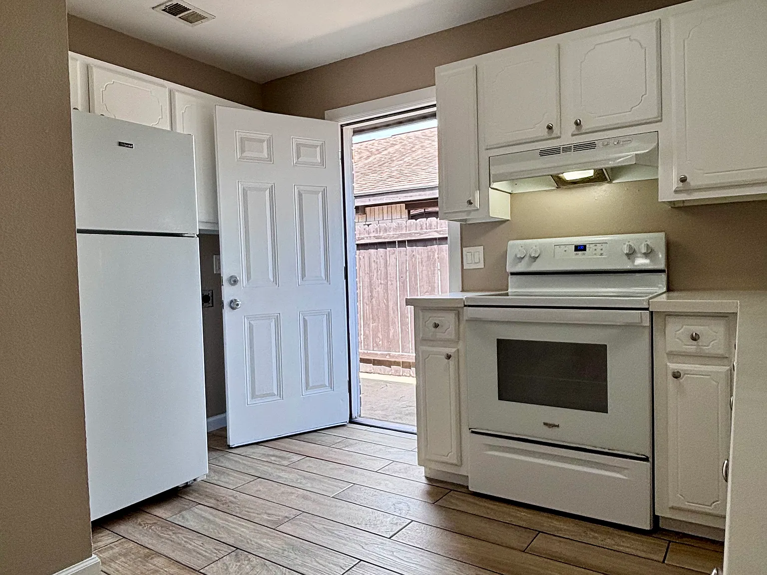 1202 Bryce Dr — Photo 4