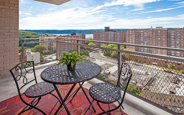 Sold by Nortrud Wolf Spero, LREB | media 48