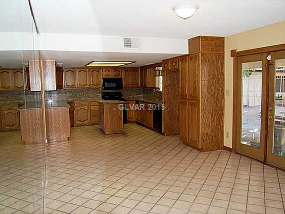 5th image of 4025 Acapulco Ave