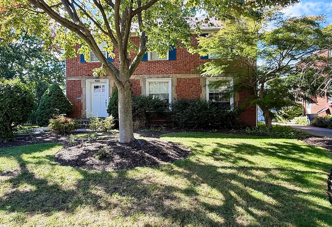 3 bed, 1.5 bath, 1998 sqft, $2,800 — Photo 1