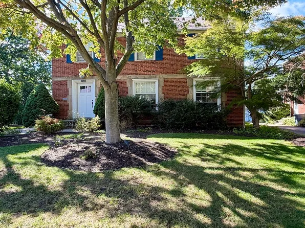 2446 Loyola Rd, University Heights, OH 44118