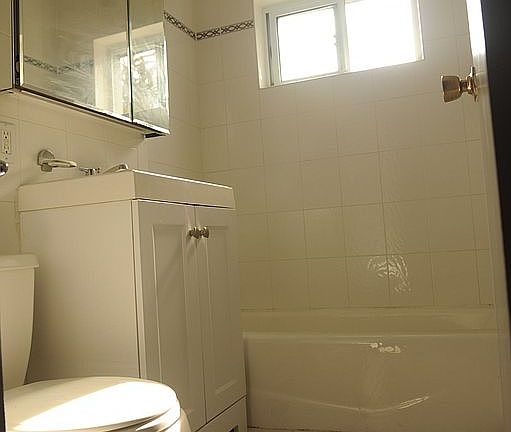 4th image of 125 Hempstead Gardens Dr APT A2c