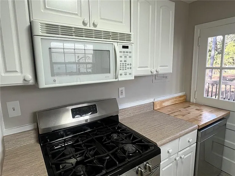 1192 Kingsley Cir NE — Photo 15