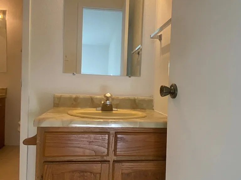 2414 Bunker Hill Dr #B — Photo 15