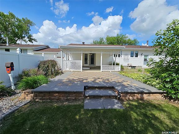 5th image of 132 10th AVENUE E