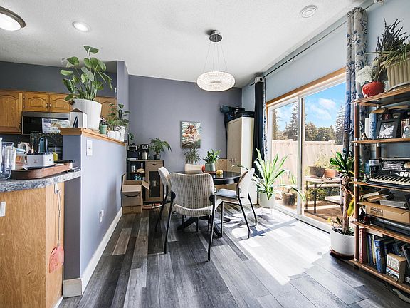 5th image of 808 1st St NW