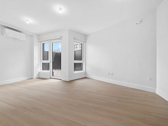 5th image of 77-63 Vleigh Pl #222