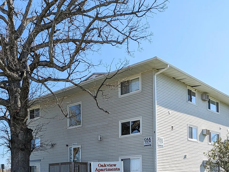 100 Oak St #4