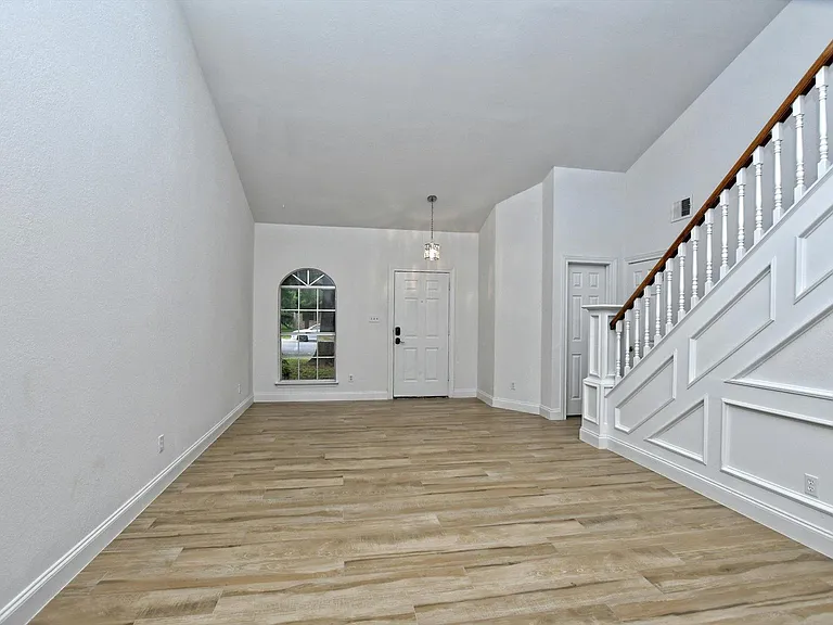 17607 Klamath Falls Dr — Photo 3