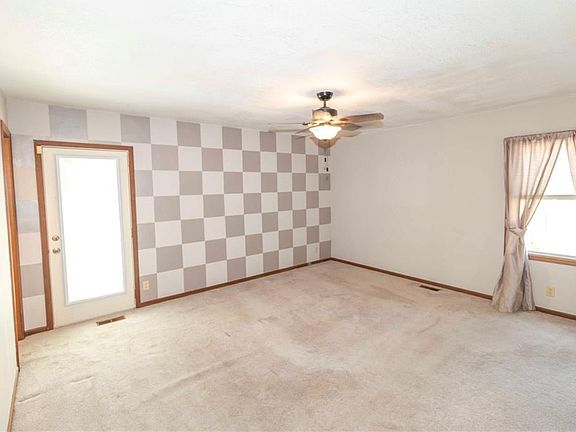 5th image of 4906 Woodfield Dr