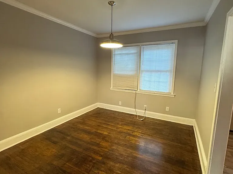 1532 Winona Ave — Photo 3