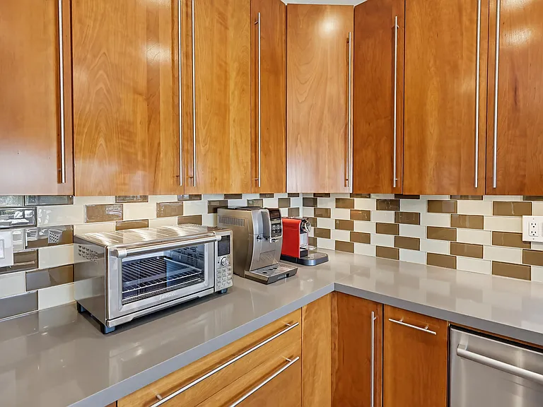 2756 Southampton Rd — Photo 19