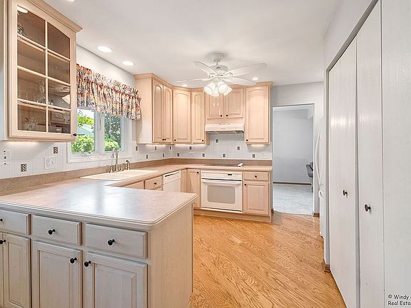 3rd image of 1708 Green River Dr