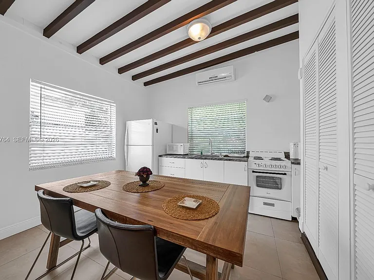 1044 SW 13th Ct — Photo 9
