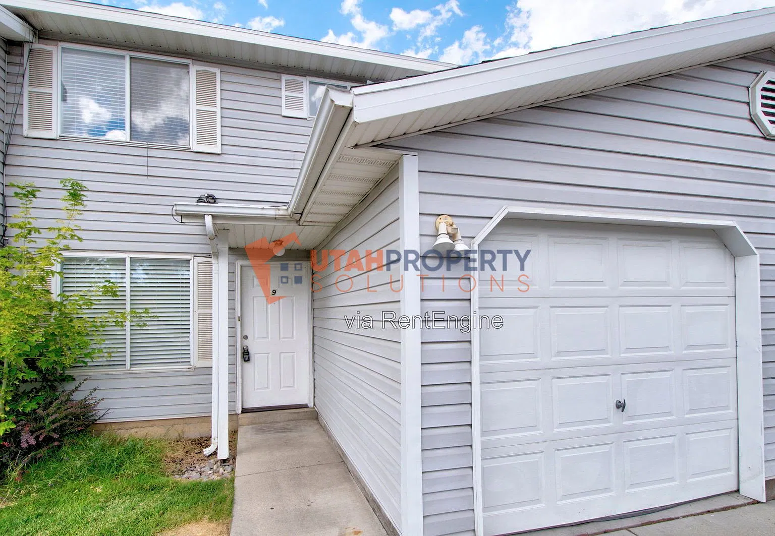 3 bed, 1.5 bath, 1098 sqft, $2,145 — Photo 2