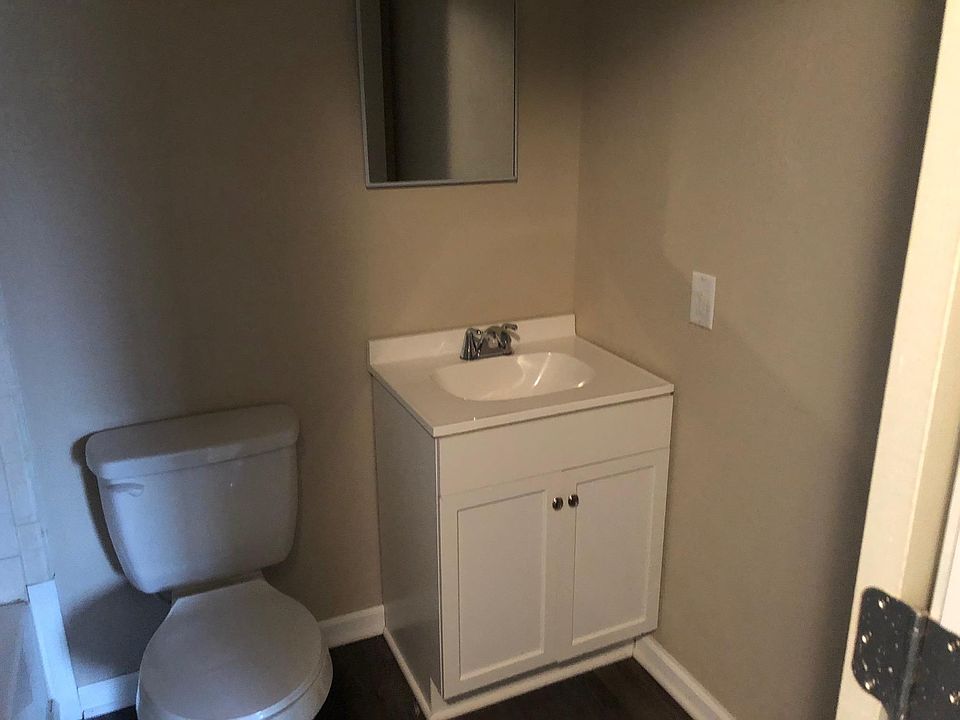 2nd image of 2217 Hickory St #2