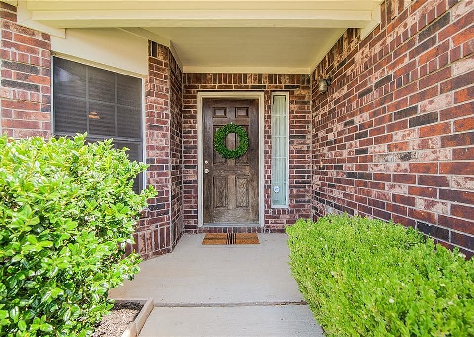 1st image of 3104 Admiral Dr
