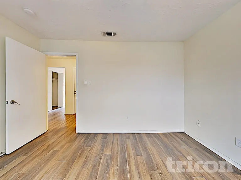 7331 Millbrae Ln — Photo 8
