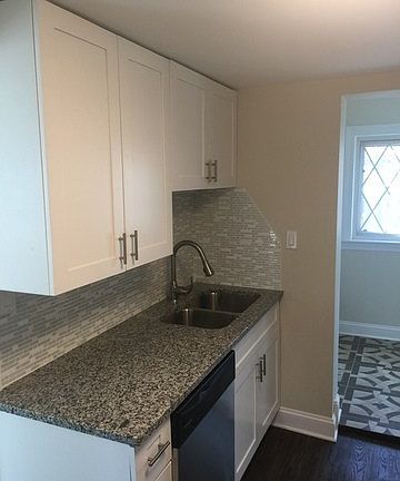2nd image of 446 N Elmwood Ave