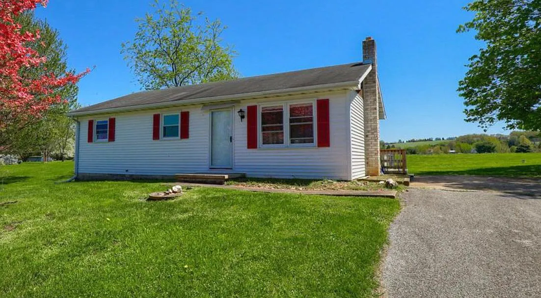 3 bed, 1640 sqft, $1,975 — Photo 1