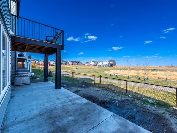 46 N Savoy Lndg SE, Calgary, AB T3S 0E1