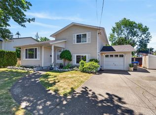 677 Somenos Dr, Comox, BC V9M 1B5