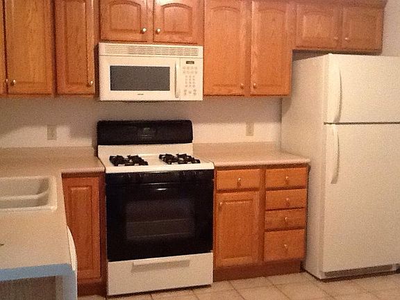3rd image of 841 Lowell Ave