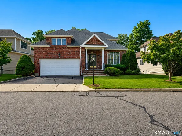 99 Jasmine Circle #99, Milford, CT 06461