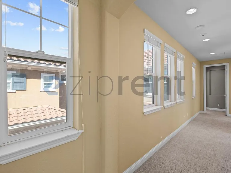 139 N Lafayette St — Photo 17
