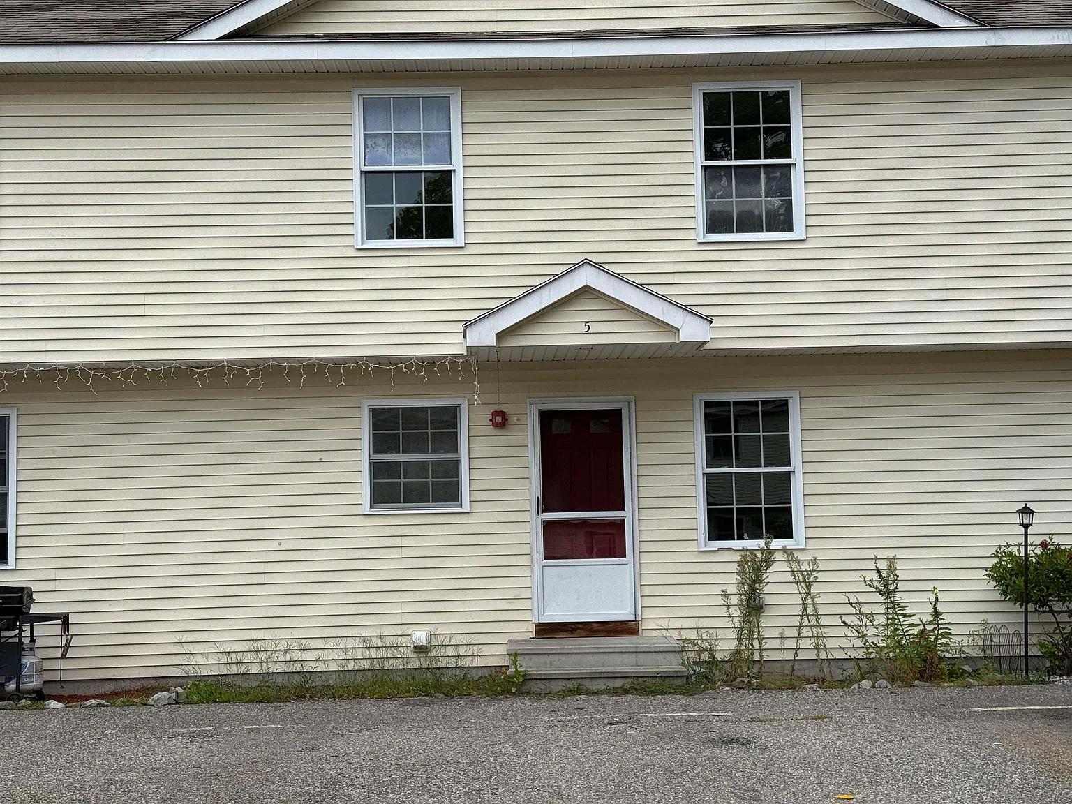 3 bed, 1.5 bath, 1296 sqft, $2,000 — Photo 2
