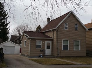 818 S 18th St, Manitowoc, WI 54220