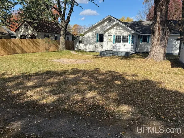 725 E Sagola Ave, Kingsford, MI 49802
