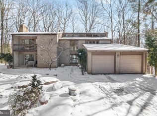 10501 Streamview Ct, Potomac, MD 20854