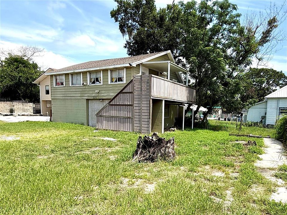 1st image of 221 AVENUE C NE