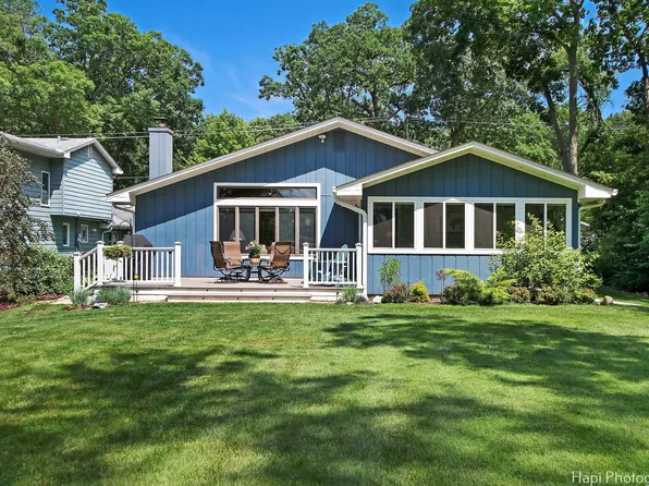 807 S Emerald Dr, McHenry, IL 60051