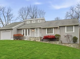 81 School House Rd, Wallingford, CT 06492