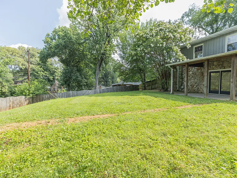 711 Carole Pl — Photo 3