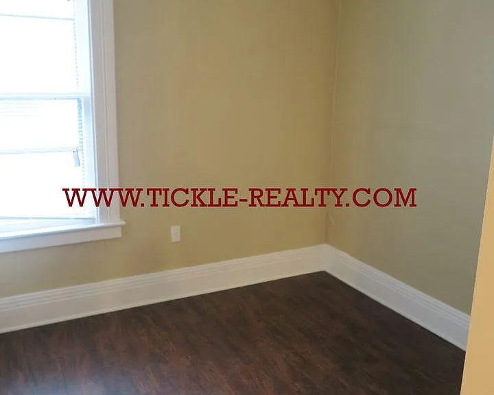 242 Oxford St — Photo 10