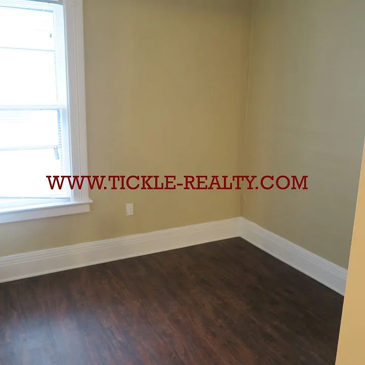 242 Oxford St