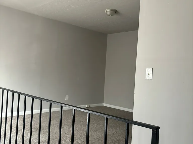 South of Maple Apartments — Photo 8